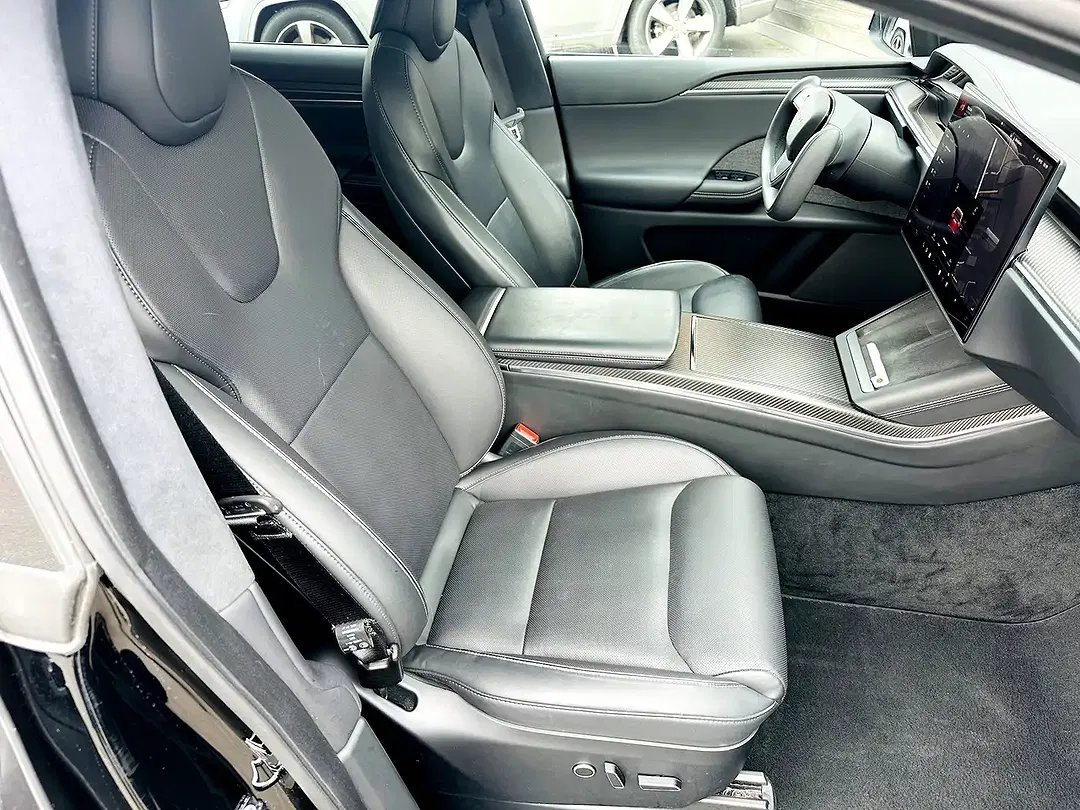 Tesla Model X Plaid - Thumbnail 10