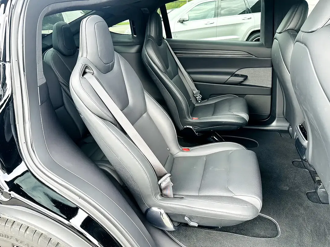 Tesla Model X Plaid - Thumbnail 13