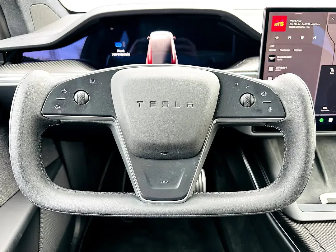 Tesla Model X Plaid - Thumbnail 14