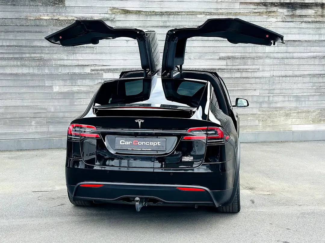 Tesla Model X Plaid - Thumbnail 6