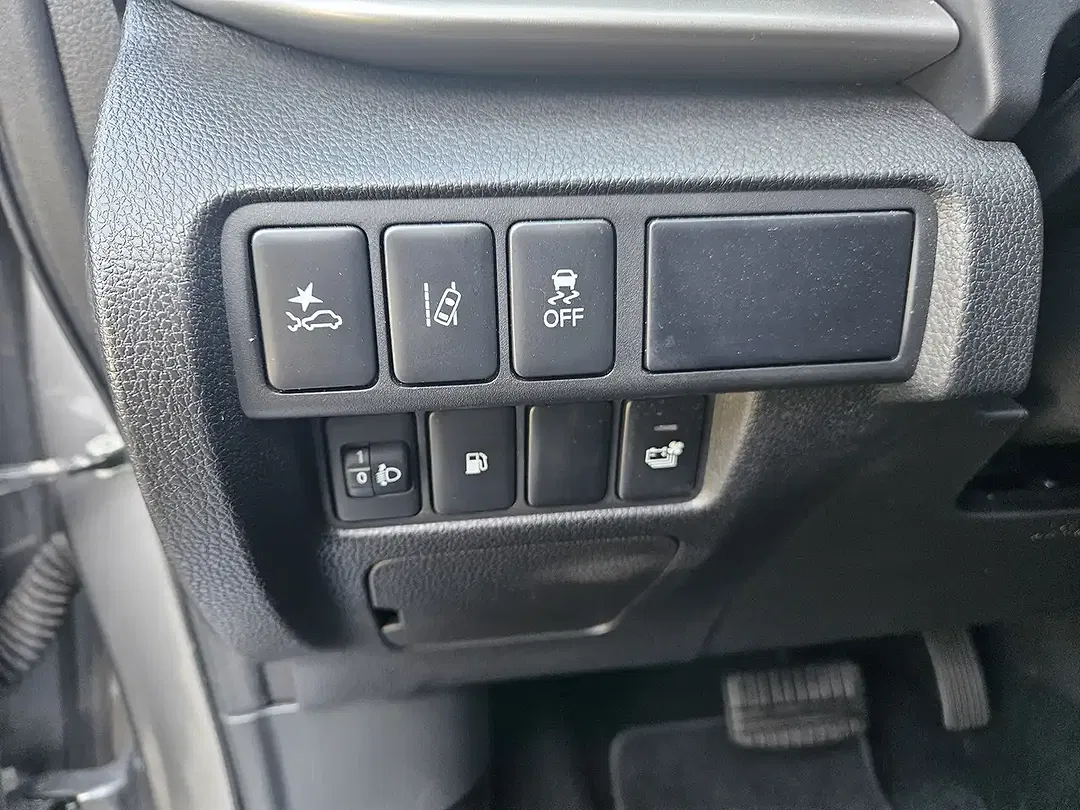 Mitsubishi Eclipse Cross 4WD - Thumbnail 12