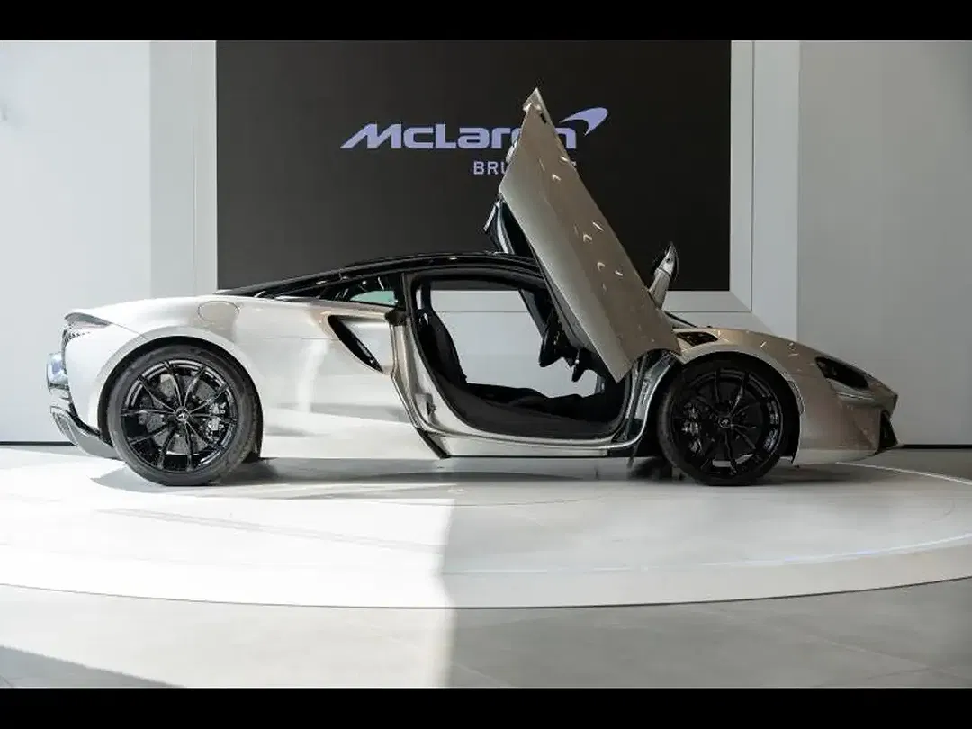 McLaren Artura - Thumbnail 10