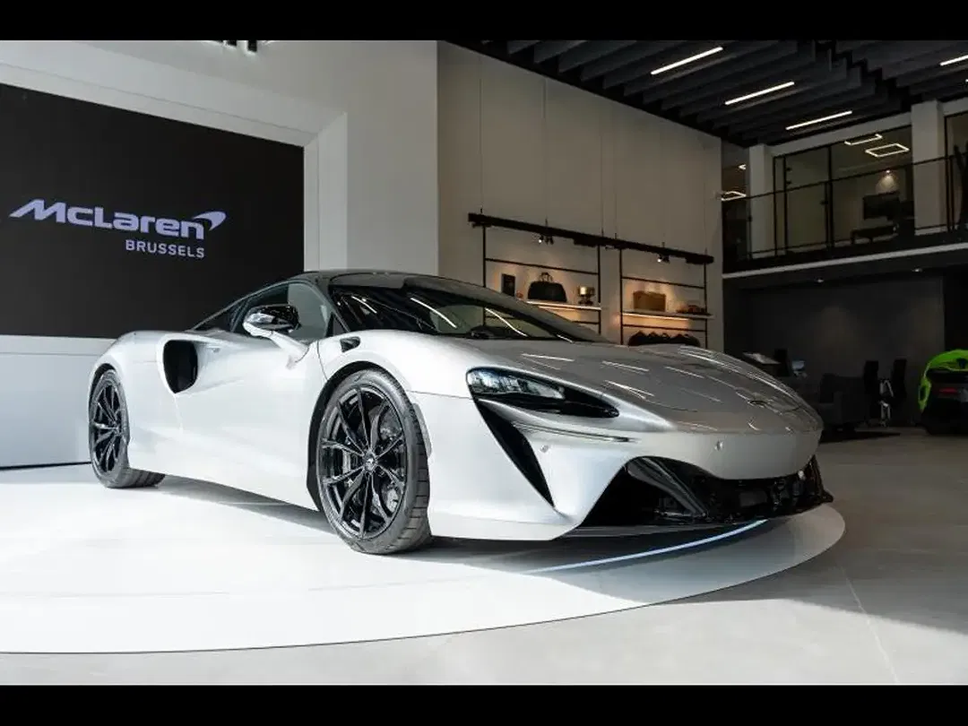 McLaren Artura - Thumbnail 11