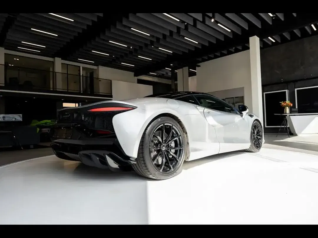 McLaren Artura - Thumbnail 12