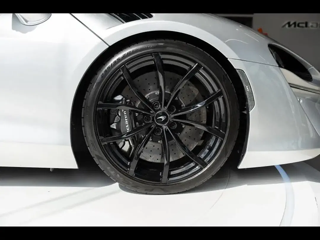 McLaren Artura - Thumbnail 13