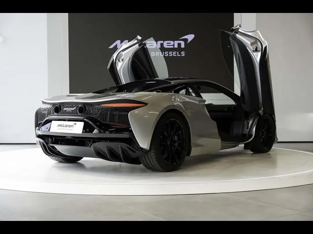 McLaren Artura - Thumbnail 4