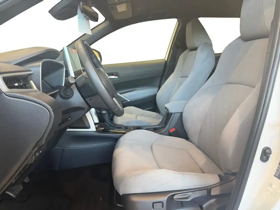 Toyota Corolla Cross Hybrid Style - Thumbnail 8