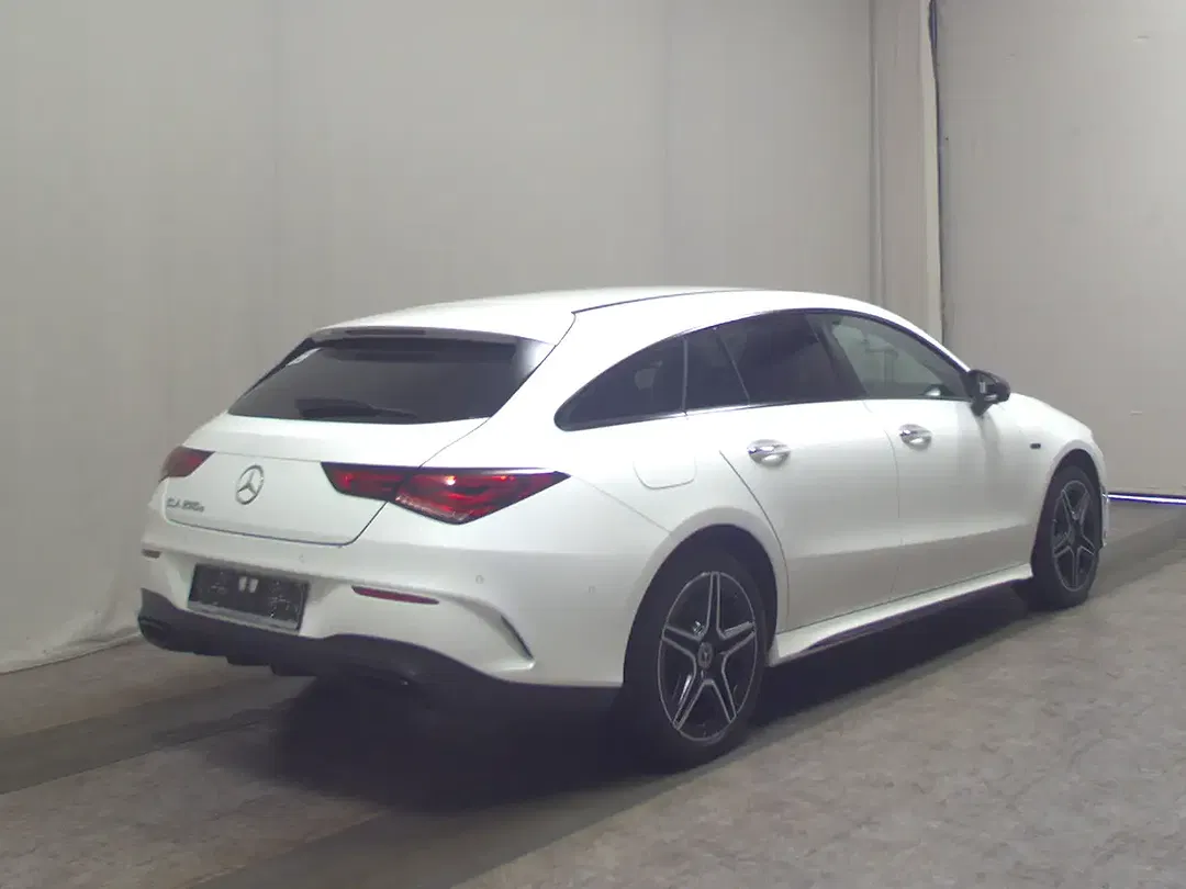 Mercedes-Benz CLA 250 AMG Line Night - Thumbnail 3