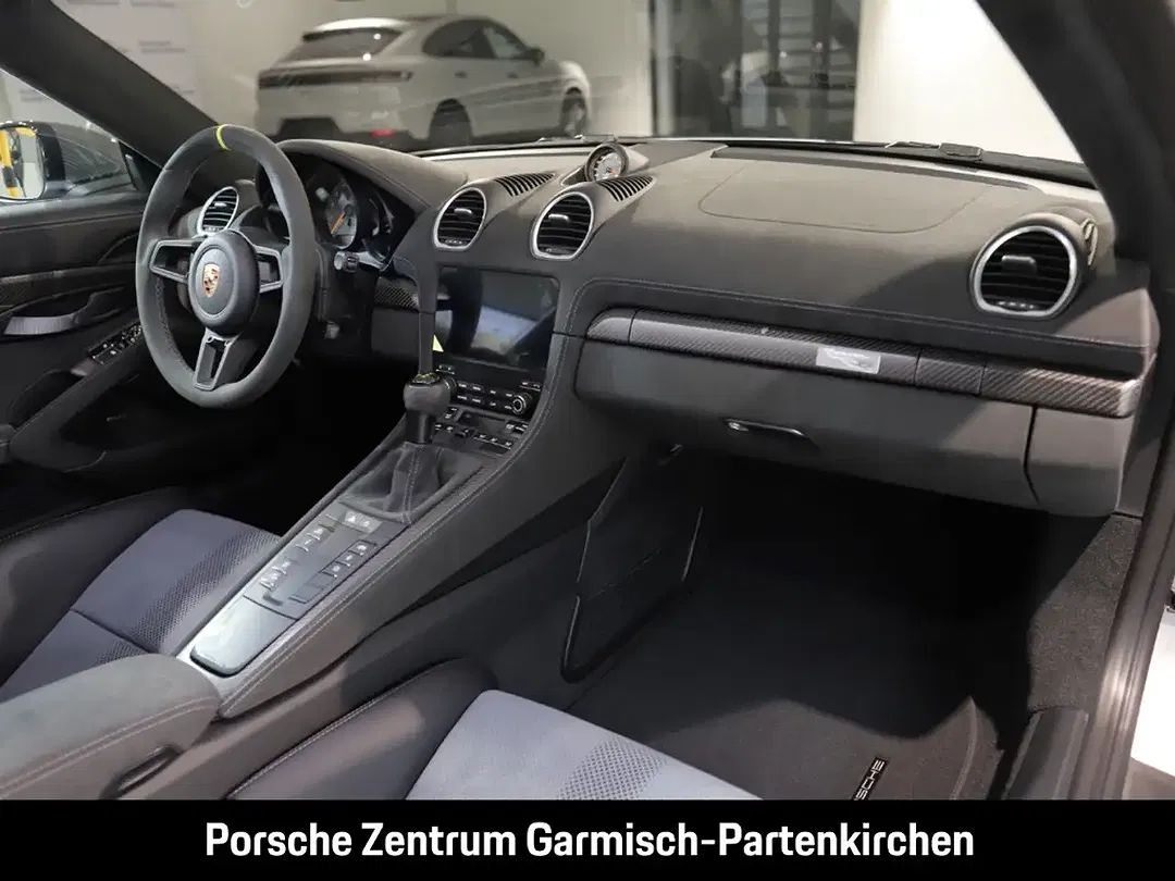 Porsche 718 Spyder RS - Thumbnail 10