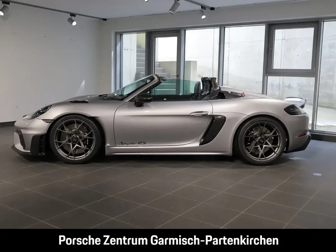 Porsche 718 Spyder RS - Thumbnail 3