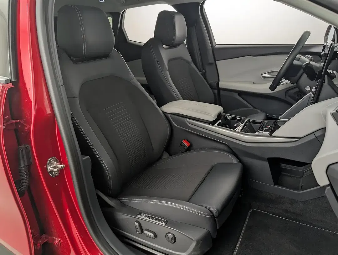 Ford Explorer - Thumbnail 13