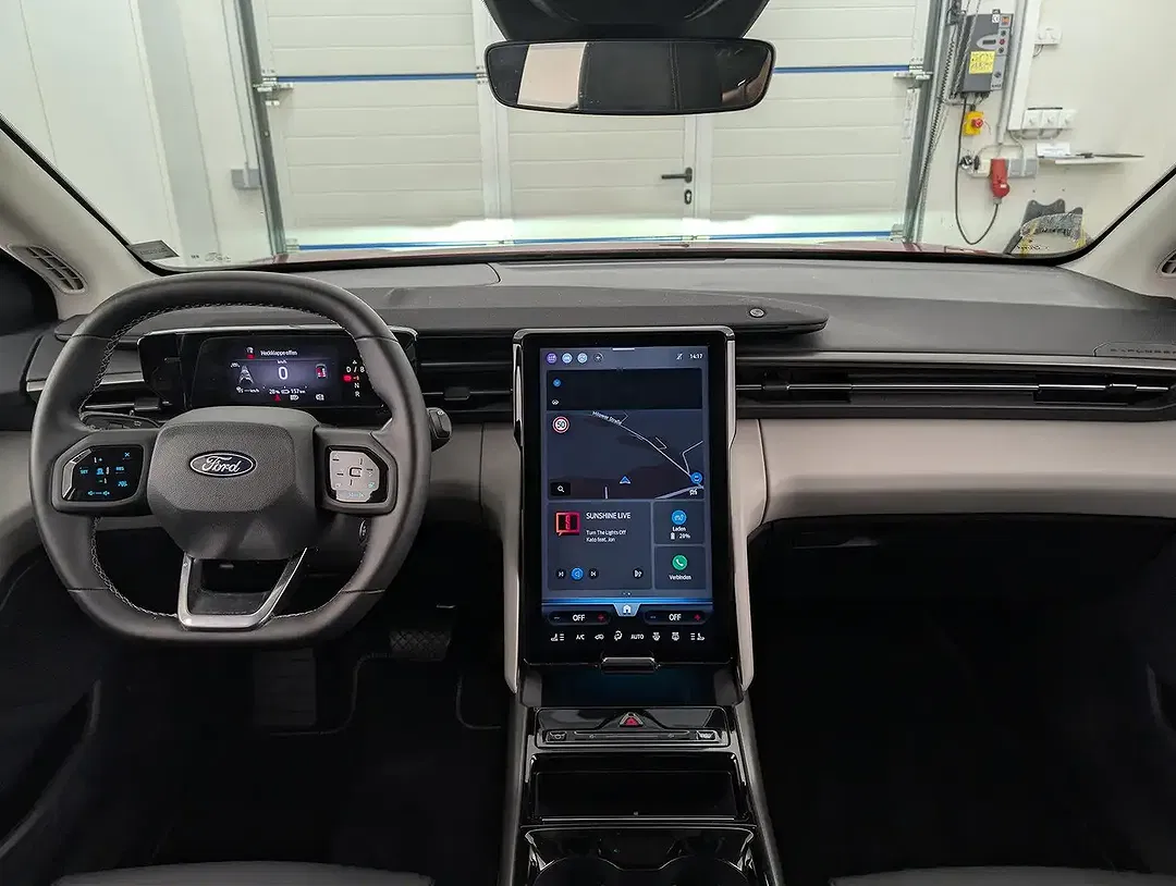 Ford Explorer - Thumbnail 15