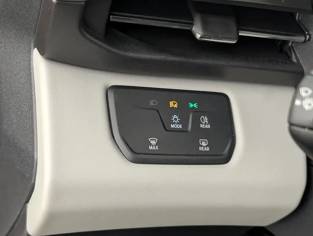 Ford Explorer - Thumbnail 24