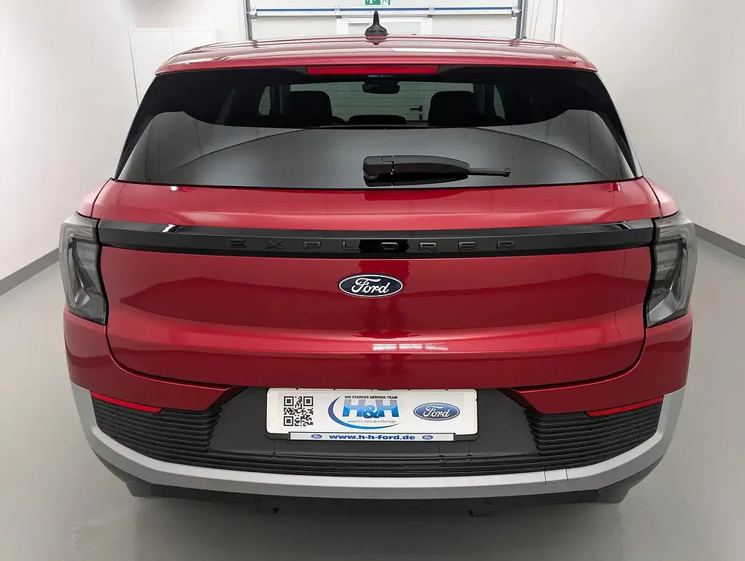 Ford Explorer - Thumbnail 5