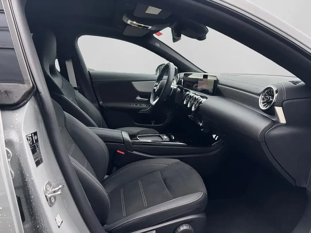 Mercedes-Benz CLA 200 - Thumbnail 12