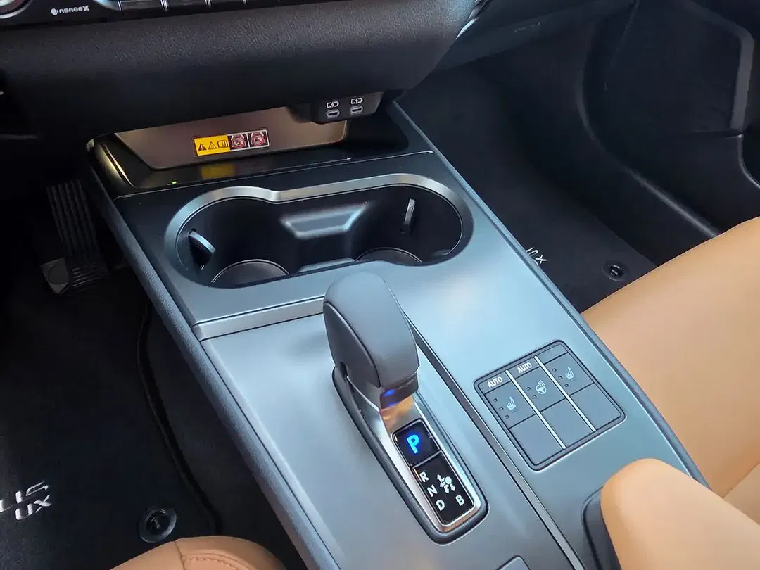 Lexus UX 300h F SPORT Design - foto 12