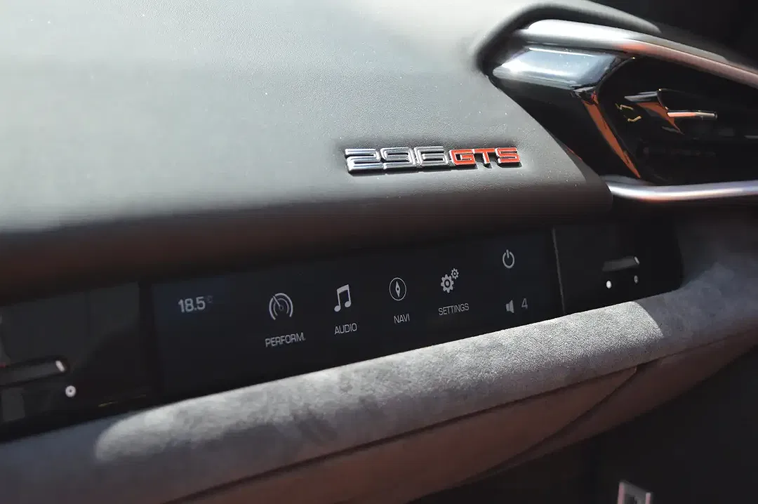 Ferrari 296 GTS 3.0 V6 PHEV - Thumbnail 12