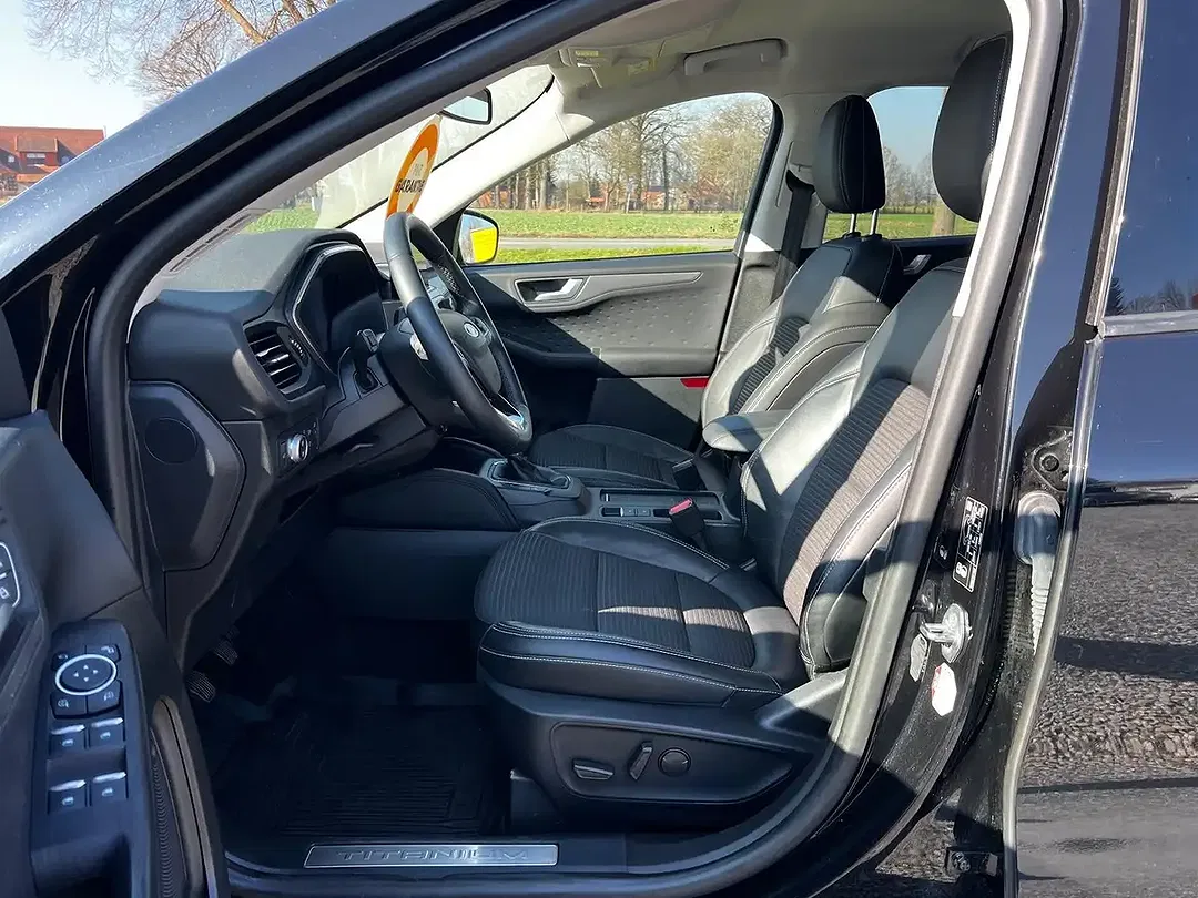 Ford Kuga Hybrid Titanium X - Thumbnail 9