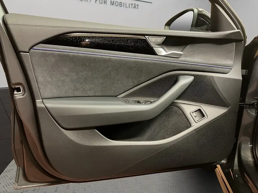 Volkswagen Passat 1.5 eHybrid DSG R-Line - Thumbnail 8
