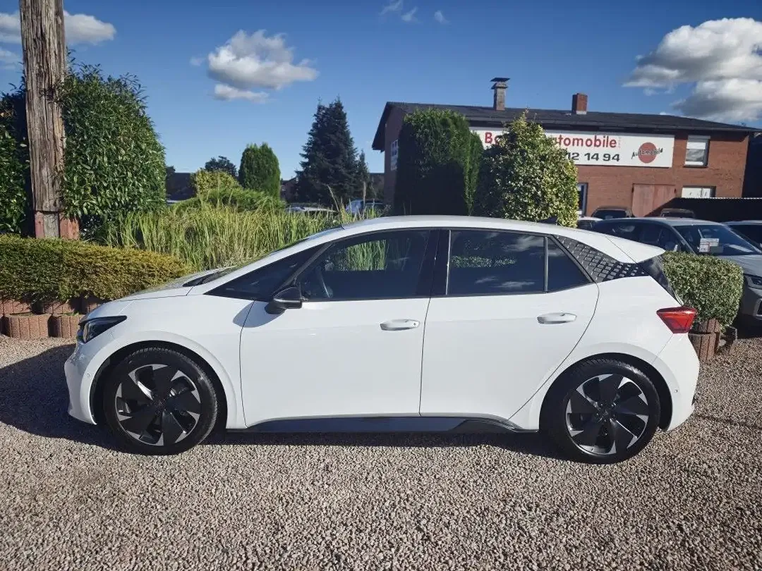 CUPRA Born - Thumbnail 3