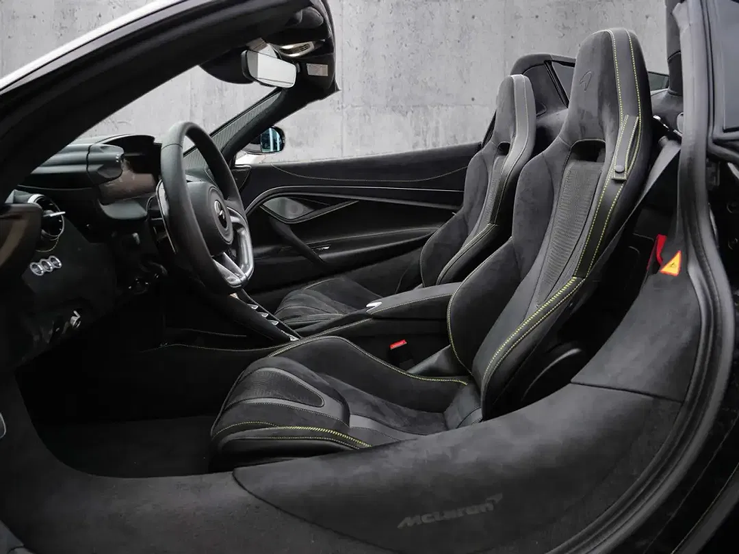 McLaren 750S Black Pack Spider - Thumbnail 8