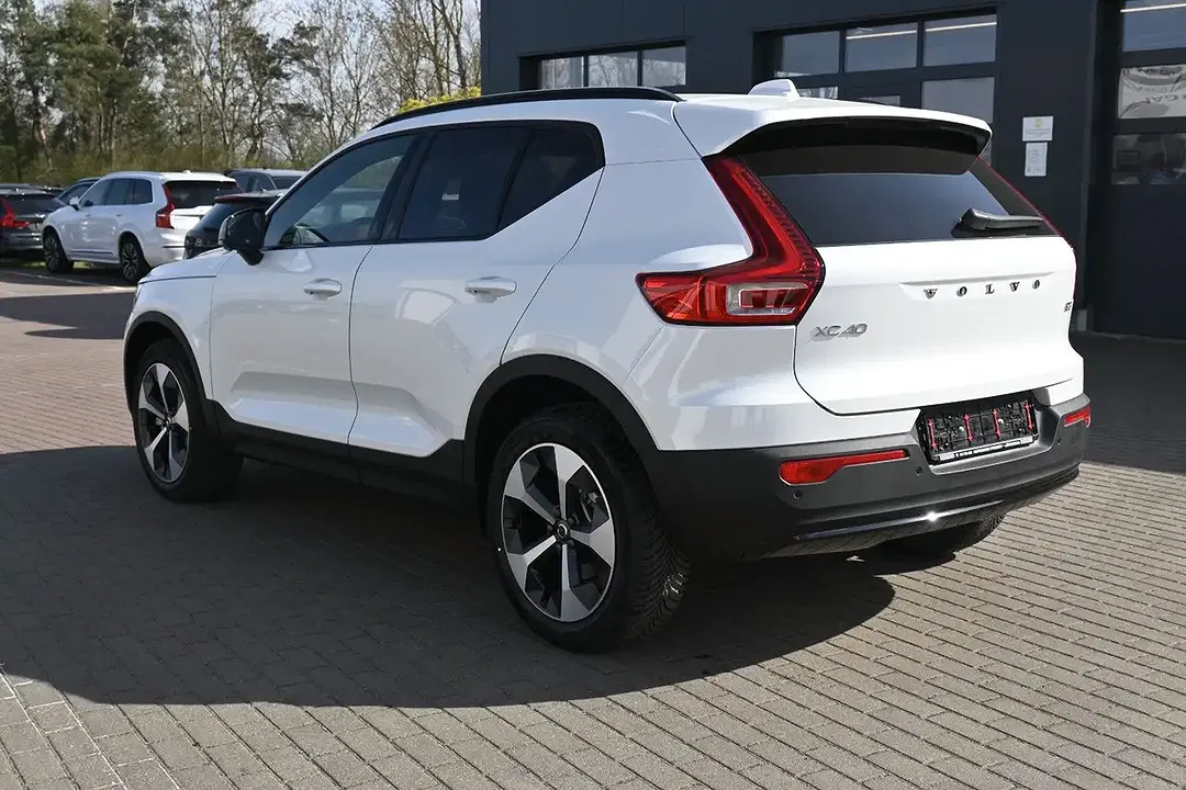 Volvo XC40 B3 Plus Dark - Thumbnail 3