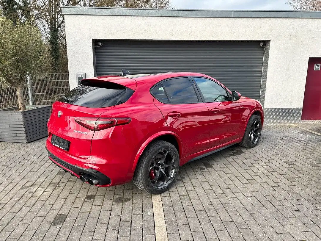 Alfa Romeo Stelvio Q4 Quadrifoglio - foto 2