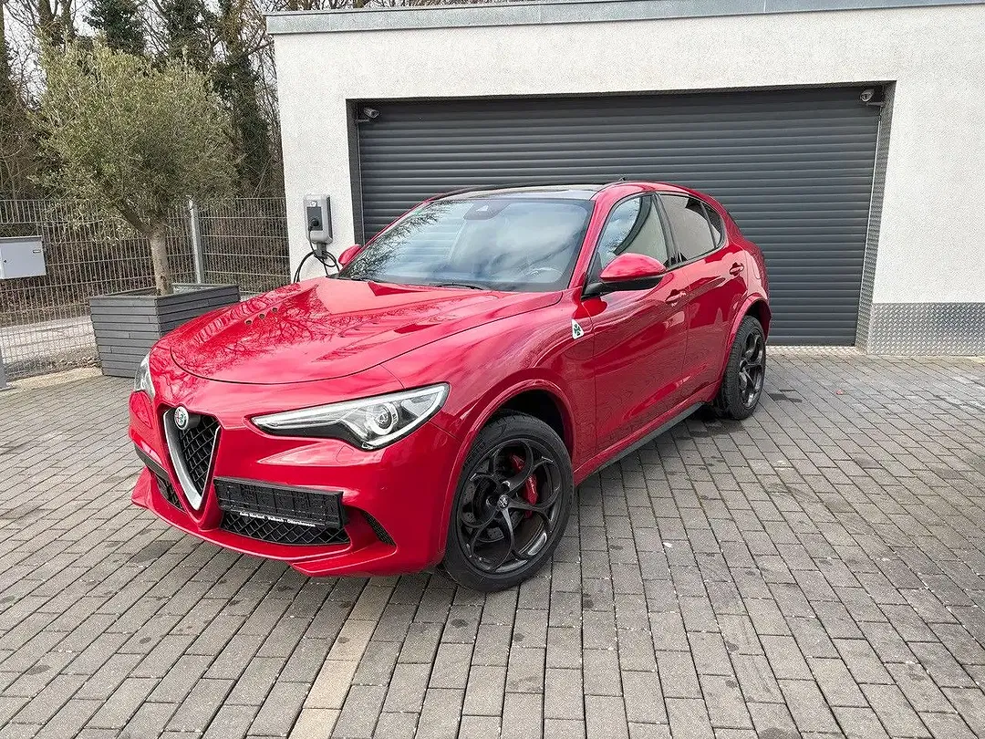 Alfa Romeo Stelvio Q4 Quadrifoglio - Thumbnail 3