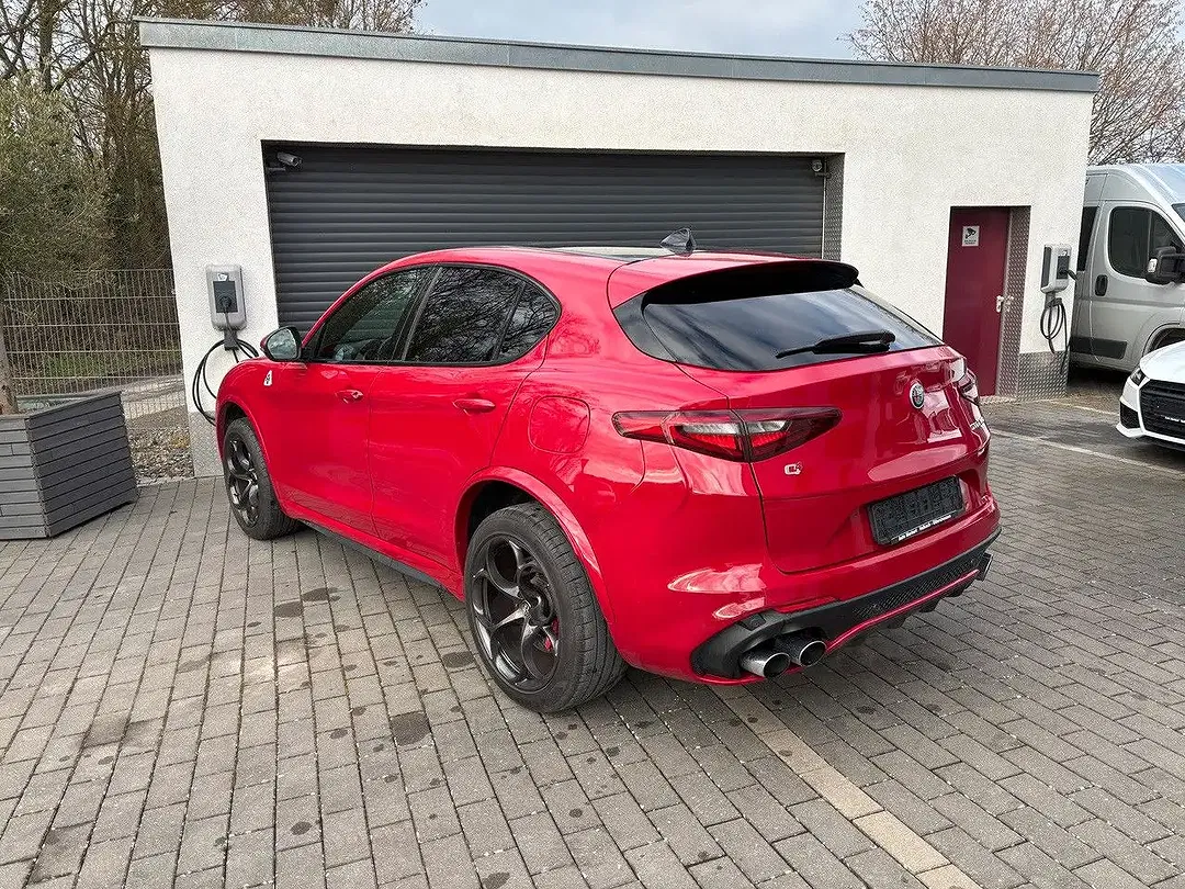 Alfa Romeo Stelvio Q4 Quadrifoglio - Thumbnail 4