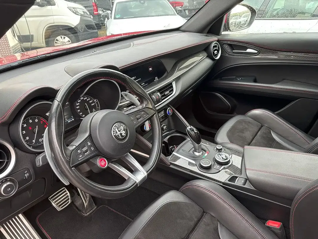 Alfa Romeo Stelvio Q4 Quadrifoglio - Thumbnail 5
