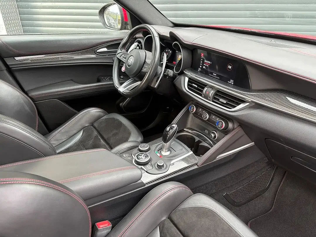 Alfa Romeo Stelvio Q4 Quadrifoglio - Thumbnail 8