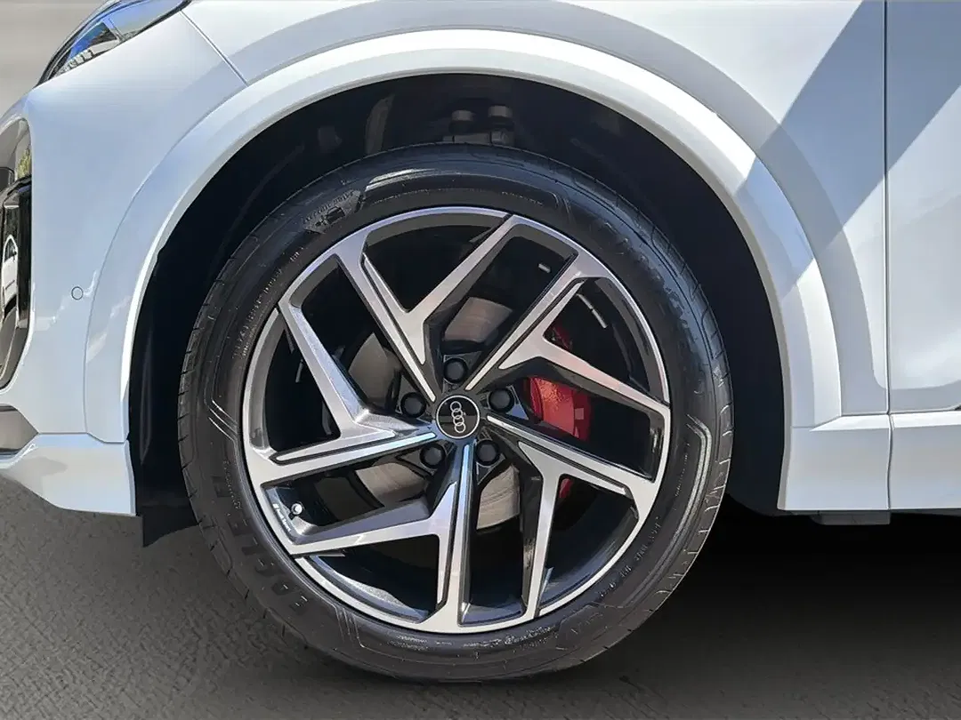 Audi Q6 e-tron quattro - Thumbnail 6