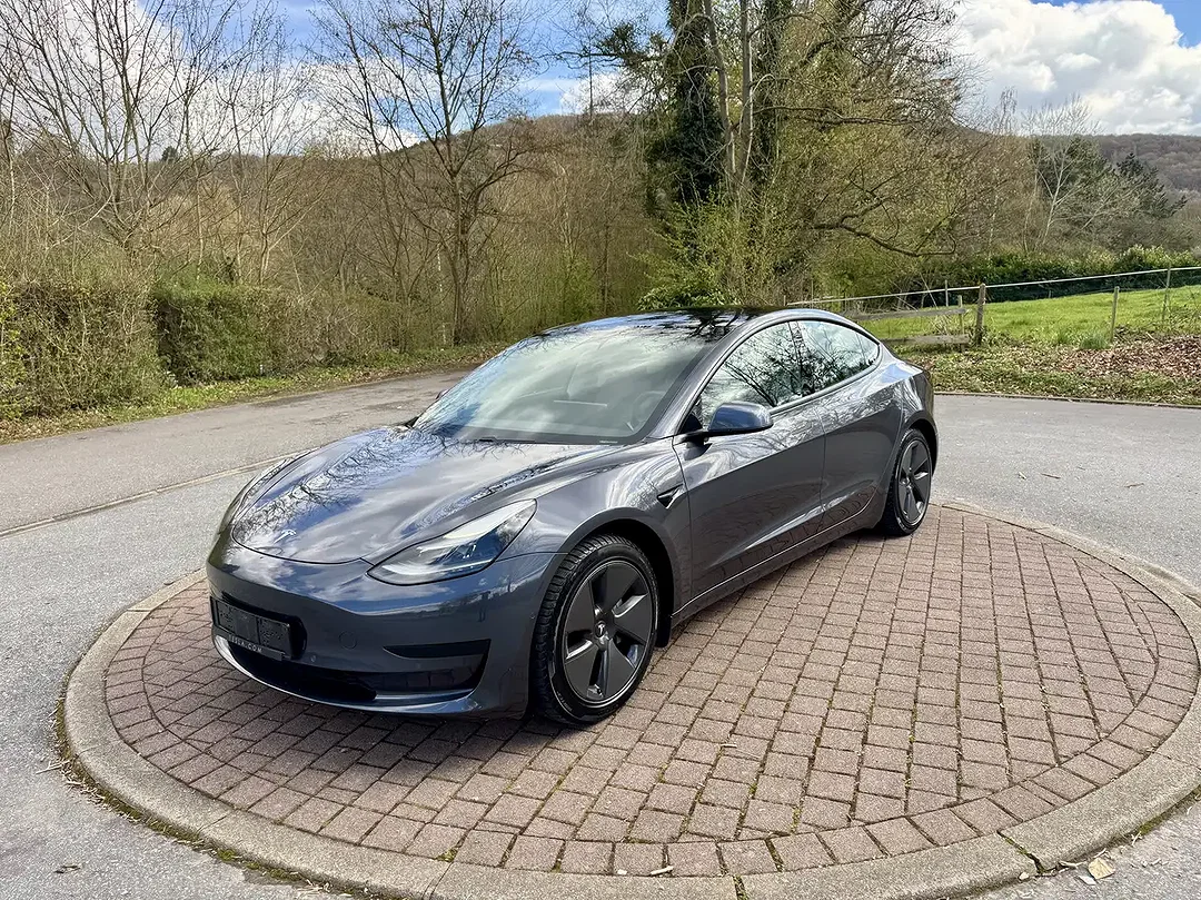 Tesla Model 3 Standard Range Plus - Afbeelding 1