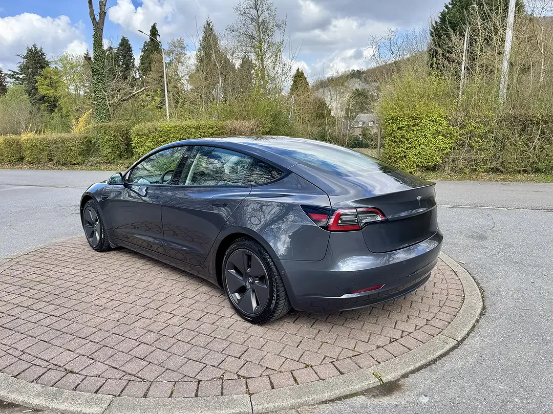 Tesla Model 3 Standard Range Plus - Thumbnail 3