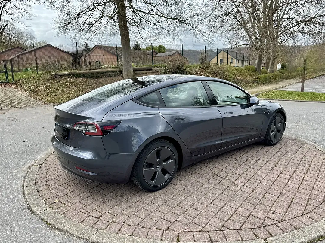 Tesla Model 3 Standard Range Plus - Thumbnail 4