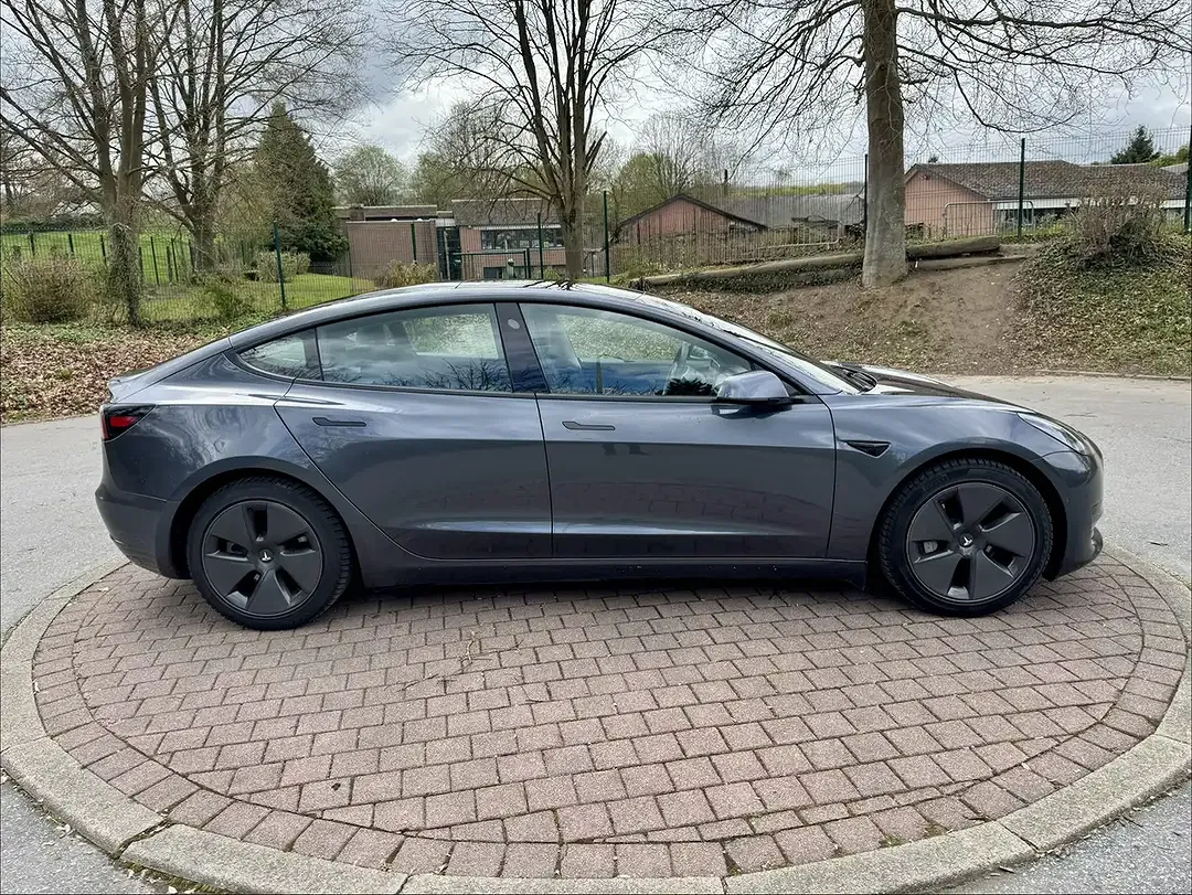 Tesla Model 3 Standard Range Plus - Thumbnail 5