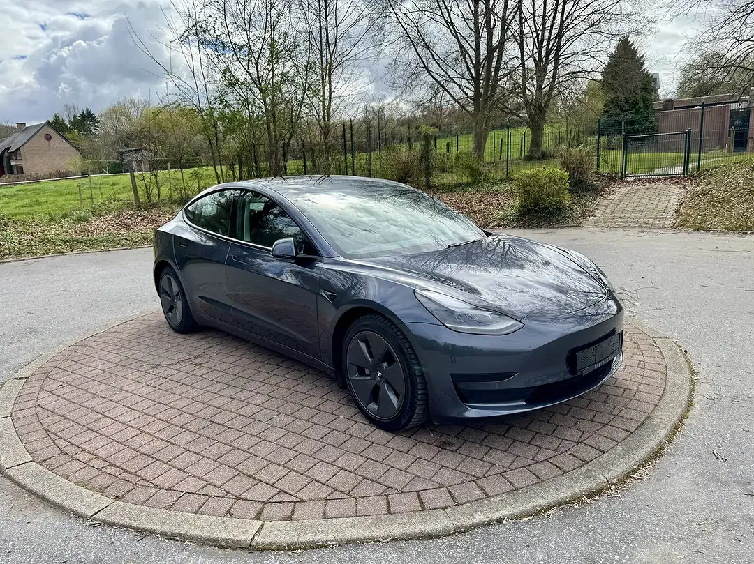 Tesla Model 3 Standard Range Plus - Thumbnail 6