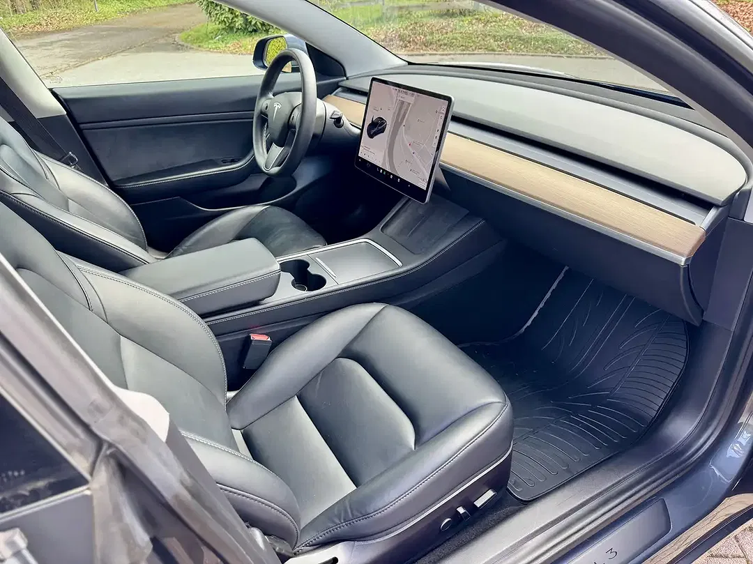 Tesla Model 3 Standard Range Plus - Thumbnail 8