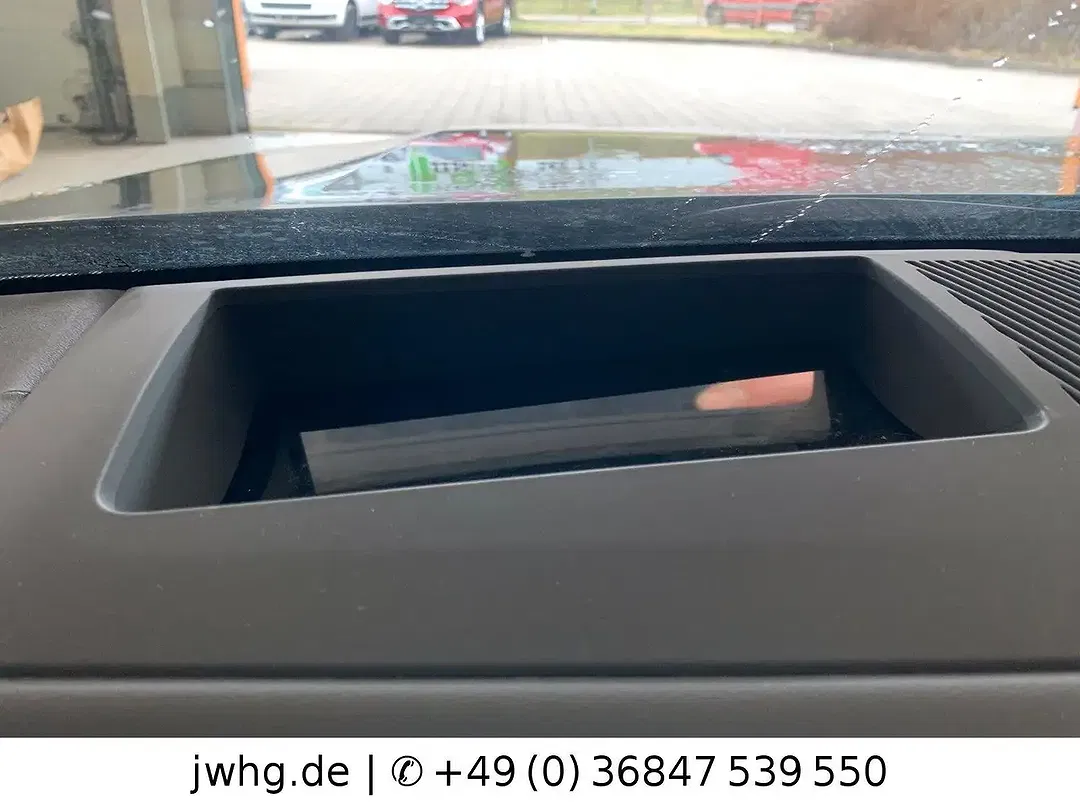 BMW i5 - Thumbnail 6
