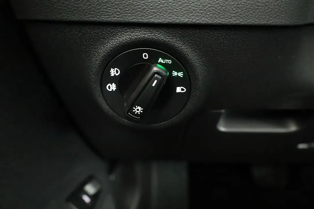 Skoda Karoq 2.0 TDI DSG 4x4 Selection - Thumbnail 9