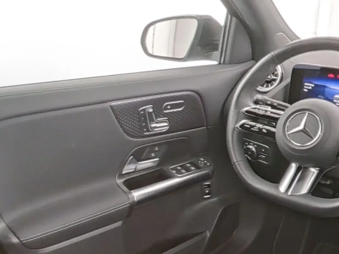 Mercedes-Benz EQA 300 4MATIC AMG Line - Thumbnail 8