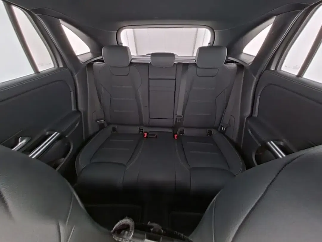 Mercedes-Benz EQA 300 4MATIC AMG Line - Thumbnail 9