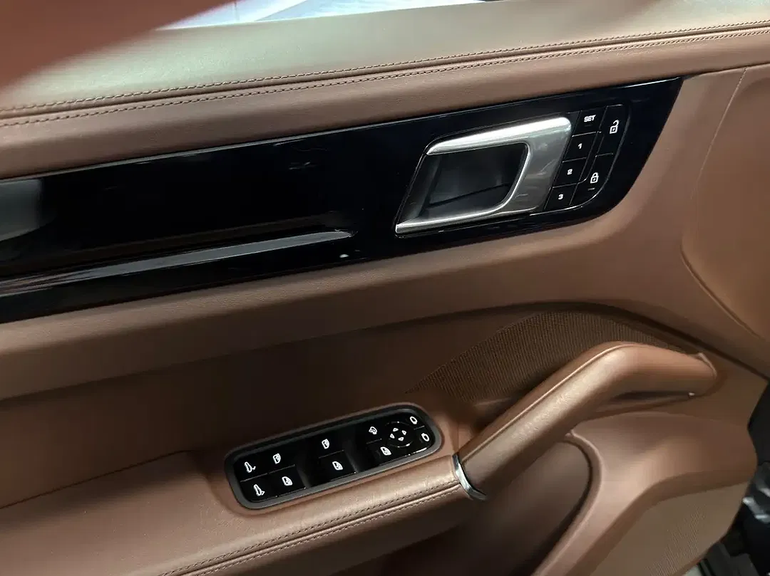 Porsche Cayenne V6 Coupe - Thumbnail 10