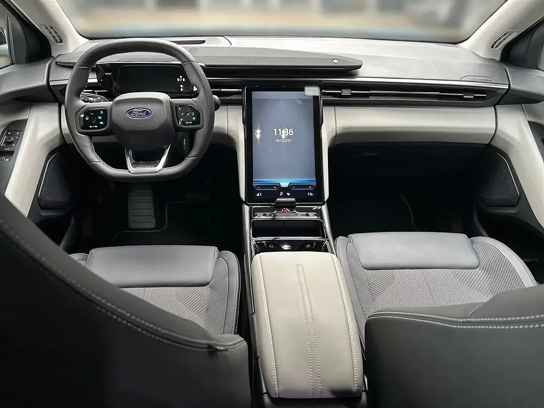 Ford Explorer Extended Range - Thumbnail 13