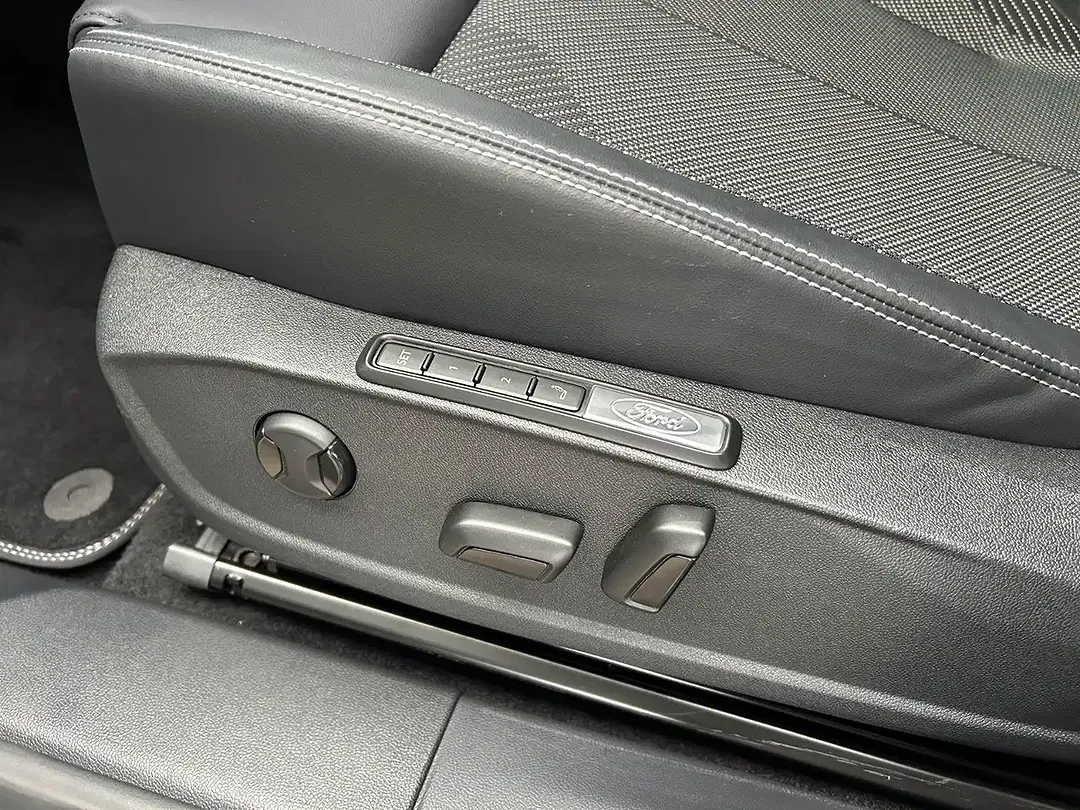 Ford Explorer Extended Range - Thumbnail 8