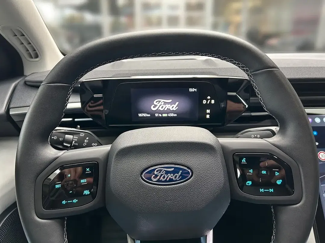 Ford Explorer Extended Range - Thumbnail 9