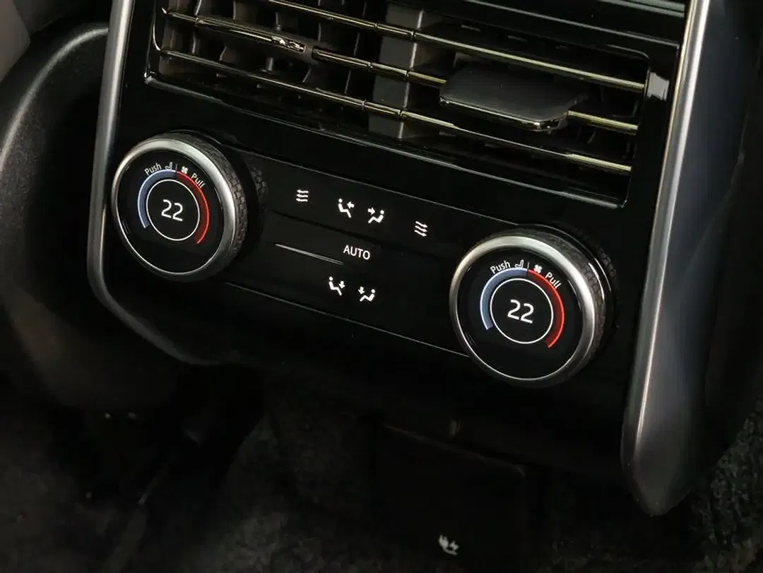 Land Rover Range Rover P550e Hybrid Autobiography - Thumbnail 11