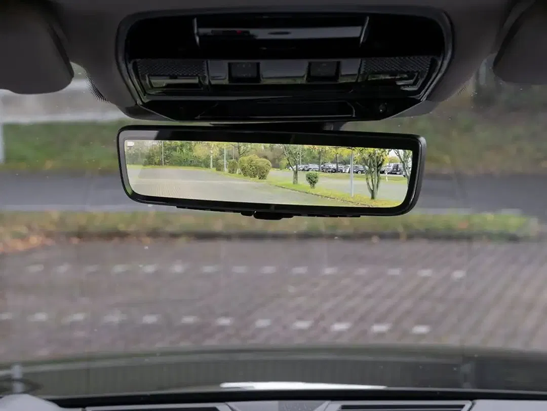 Land Rover Range Rover P550e Hybrid Autobiography - Thumbnail 13