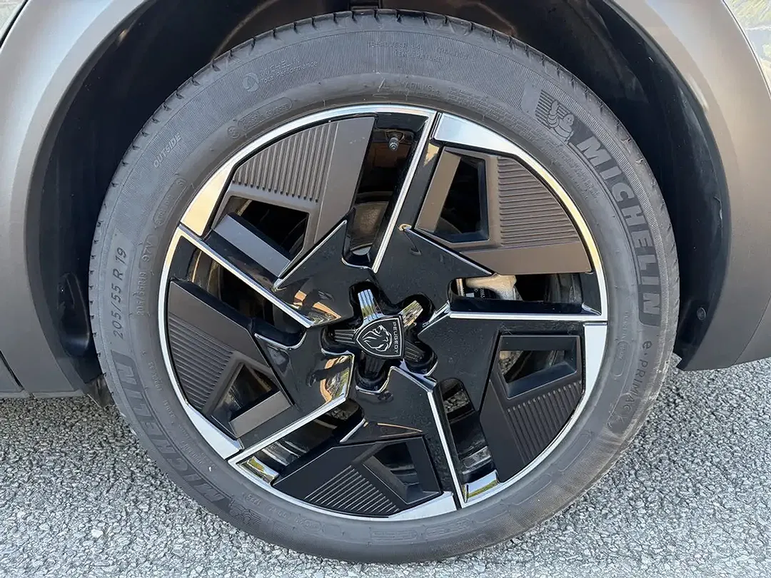 Peugeot 408 PHEV Allure - Thumbnail 19