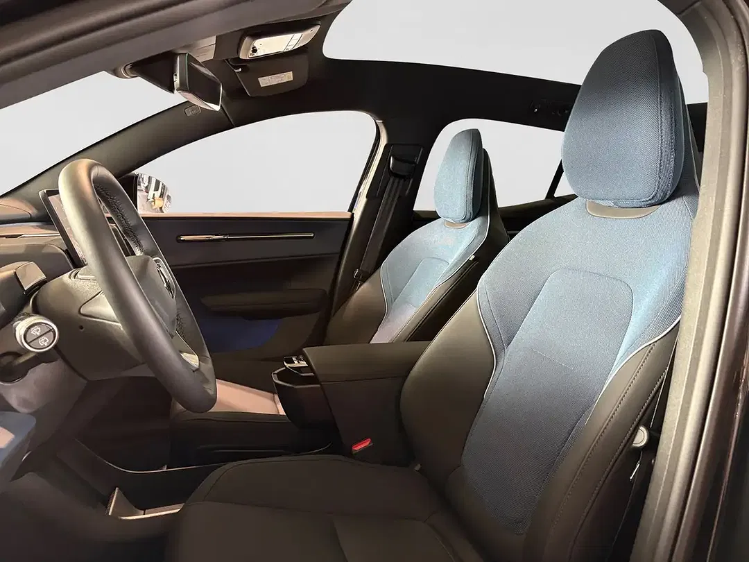 Volvo EX30 AWD Performance Cross Country Ultra - Thumbnail 11